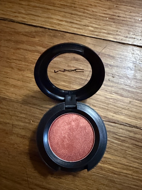 MAC METALLIC Eye Shadow : Coppering Radiant Copper Pressed Eyeshadow - Picture 4 of 6